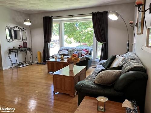 17 Macklaim Drive, Parry Sound, ON - Indoor Photo Showing Living Room