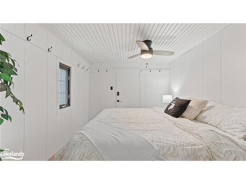 1029 Beadale Lane, Gravenhurst, ON - Indoor Photo Showing Bedroom