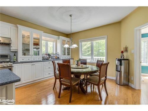 91 Mary Jane Road, Tiny, ON - Indoor Photo Showing Dining Room