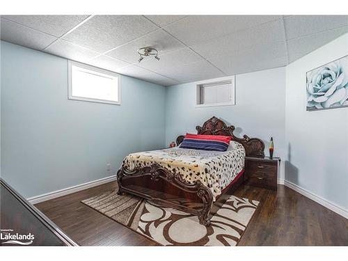 91 Mary Jane Road, Tiny, ON - Indoor Photo Showing Bedroom