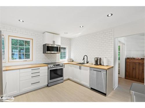 2-1018 Georgina Way, Gravenhurst, ON - Indoor Photo Showing Kitchen With Upgraded Kitchen