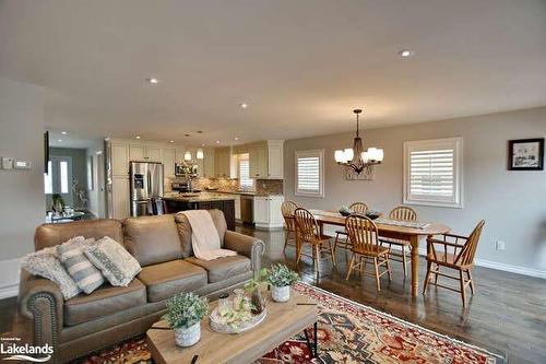 117 Stanley Street, Collingwood, ON - Indoor Photo Showing Living Room