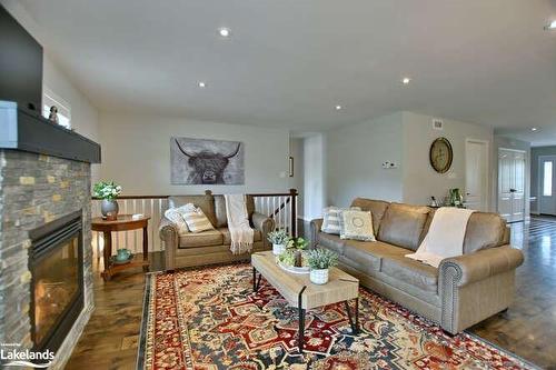 117 Stanley Street, Collingwood, ON - Indoor Photo Showing Living Room With Fireplace