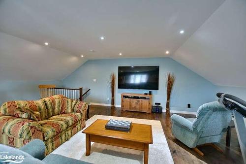 117 Stanley Street, Collingwood, ON - Indoor Photo Showing Living Room