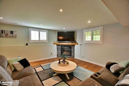 117 Stanley Street, Collingwood, ON - Indoor Photo Showing Living Room With Fireplace