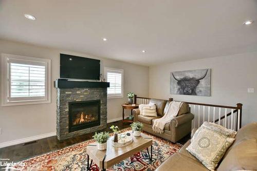 117 Stanley Street, Collingwood, ON - Indoor Photo Showing Living Room With Fireplace