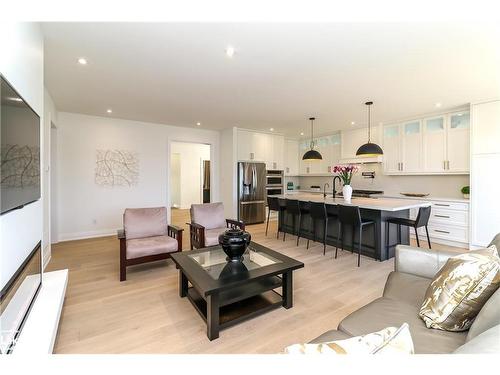 370 Ramblewood Drive, Wasaga Beach, ON - Indoor Photo Showing Living Room