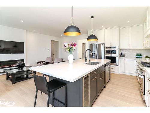 370 Ramblewood Drive, Wasaga Beach, ON - Indoor Photo Showing Kitchen With Upgraded Kitchen