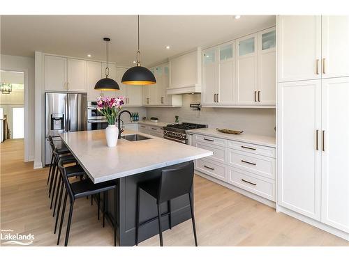370 Ramblewood Drive, Wasaga Beach, ON - Indoor Photo Showing Kitchen With Upgraded Kitchen