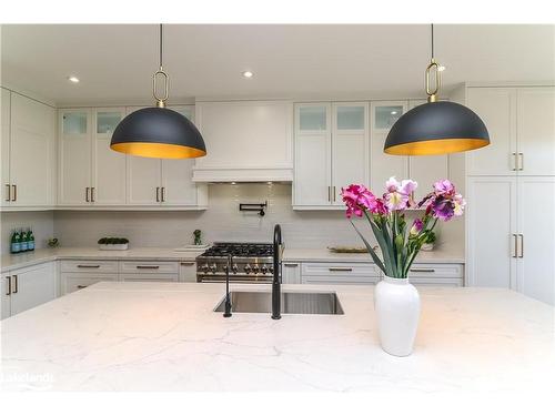 370 Ramblewood Drive, Wasaga Beach, ON - Indoor Photo Showing Kitchen