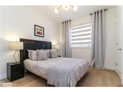 370 Ramblewood Drive, Wasaga Beach, ON - Indoor Photo Showing Bedroom