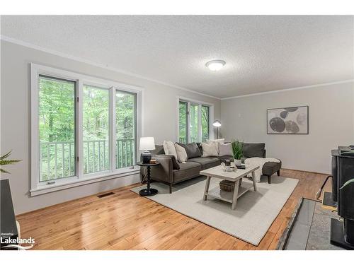 571 Fowlers Road, Huntsville, ON - Indoor Photo Showing Living Room