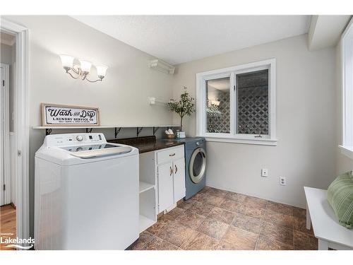 571 Fowlers Road, Huntsville, ON - Indoor Photo Showing Laundry Room