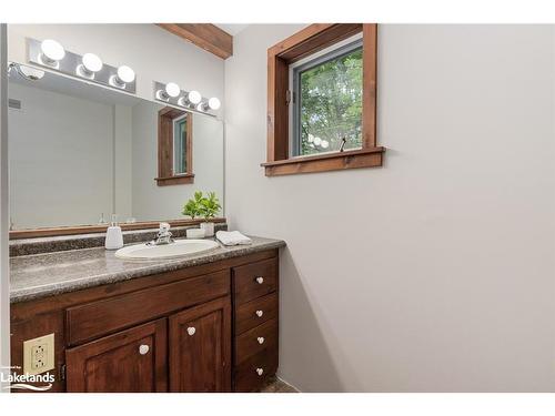 571 Fowlers Road, Huntsville, ON - Indoor Photo Showing Bathroom