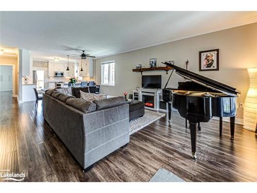 32 Tona Trail, Wasaga Beach, ON - Indoor Photo Showing Living Room