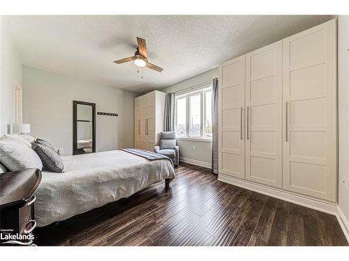 32 Tona Trail, Wasaga Beach, ON - Indoor Photo Showing Bedroom