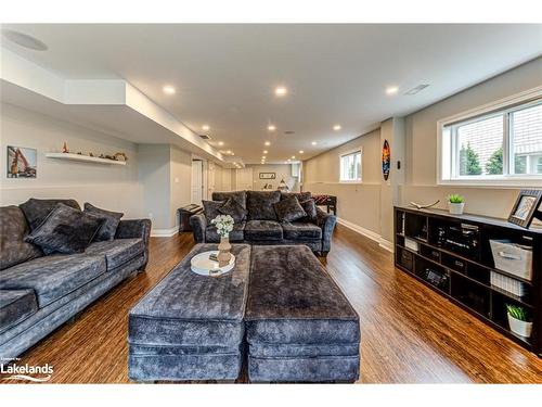 32 Tona Trail, Wasaga Beach, ON - Indoor Photo Showing Living Room