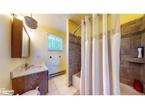 46 Erie Street, Collingwood, ON - Indoor Photo Showing Bathroom