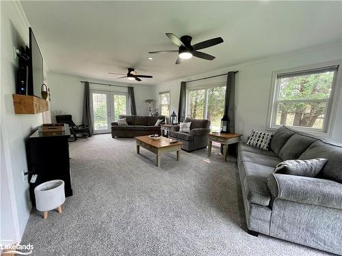 1067 North Mary Lake Road, Huntsville, ON - Indoor Photo Showing Living Room