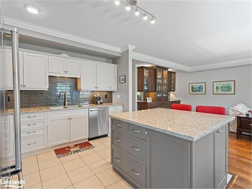 130 Steamship Bay Road, Gravenhurst, ON - Indoor Photo Showing Kitchen