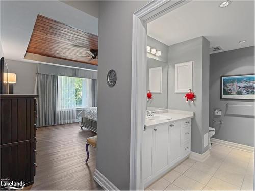 130 Steamship Bay Road, Gravenhurst, ON - Indoor Photo Showing Bathroom