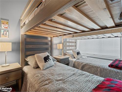 130 Steamship Bay Road, Gravenhurst, ON - Indoor Photo Showing Bedroom