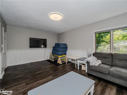 551 David Street E, Gravenhurst, ON - Indoor Photo Showing Living Room