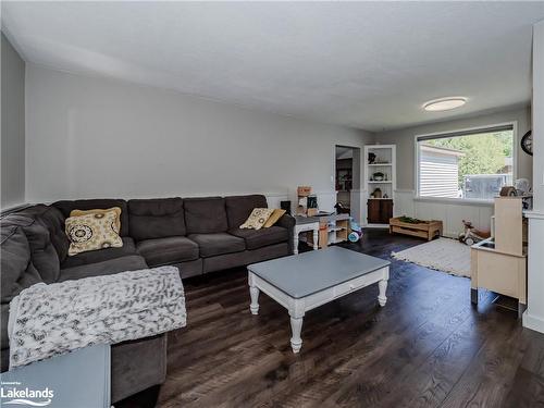 551 David Street E, Gravenhurst, ON - Indoor Photo Showing Living Room