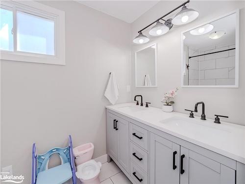 551 David Street E, Gravenhurst, ON - Indoor Photo Showing Bathroom