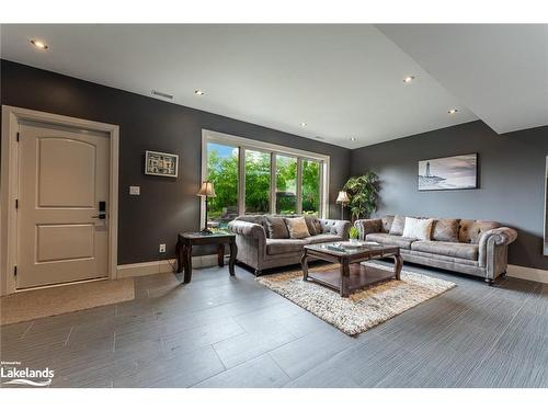 160 Robertson Avenue, Meaford Municipality, ON - Indoor Photo Showing Living Room