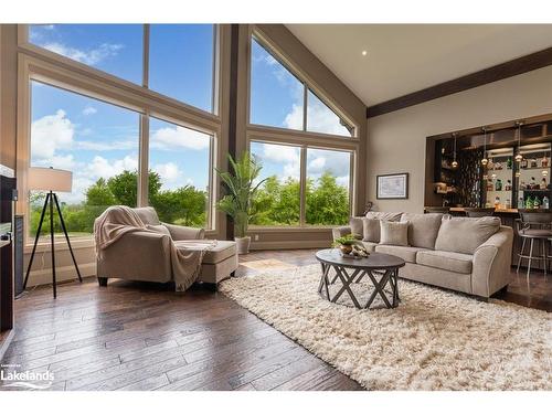 160 Robertson Avenue, Meaford Municipality, ON - Indoor Photo Showing Living Room