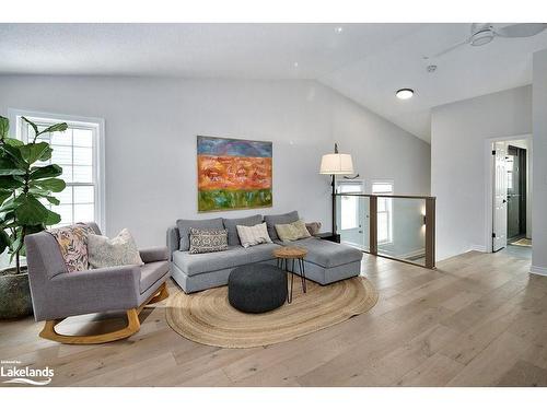 122-150 Victoria Street S, Thornbury, ON - Indoor Photo Showing Living Room