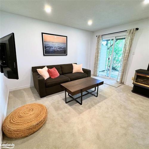 122-150 Victoria Street S, Thornbury, ON - Indoor Photo Showing Living Room