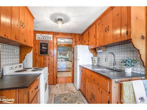 185 West Waseosa Lake Road, Huntsville, ON - Indoor Photo Showing Kitchen With Double Sink