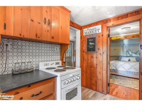 185 West Waseosa Lake Road, Huntsville, ON - Indoor Photo Showing Kitchen