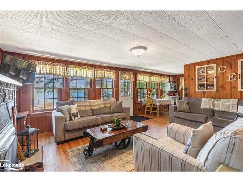 185 West Waseosa Lake Road, Huntsville, ON - Indoor Photo Showing Living Room