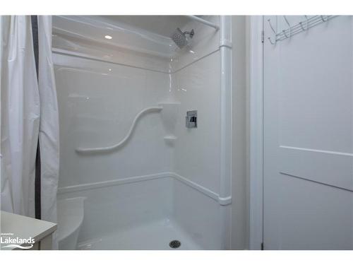 1043 Fleming Drive W, Gravenhurst, ON - Indoor Photo Showing Bathroom