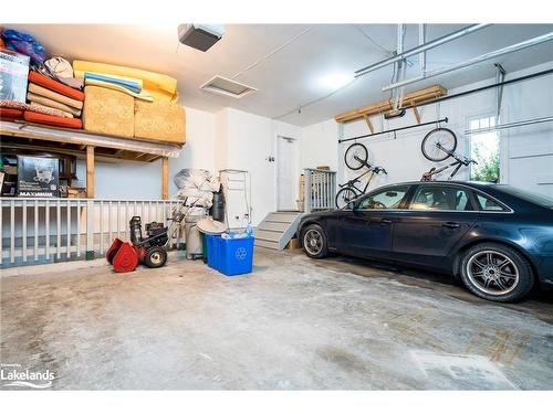 110 Scotts Court, The Blue Mountains, ON - Indoor Photo Showing Garage