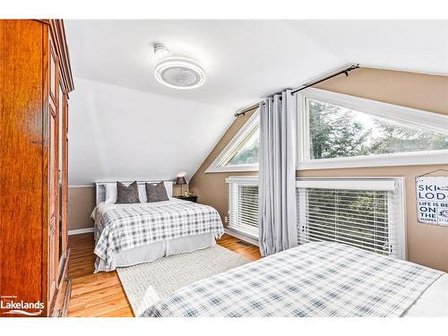 160 Grand Cypress Lane, The Blue Mountains, ON - Indoor Photo Showing Bedroom