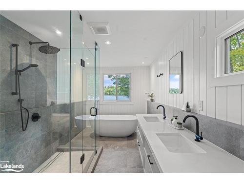 1073 Shady Lane, Gravenhurst, ON - Indoor Photo Showing Bathroom
