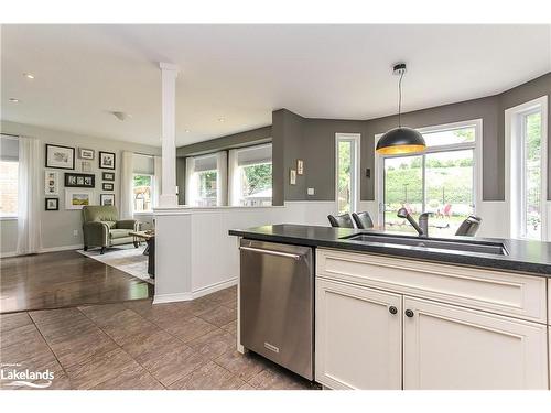 20 Lynden Street, Collingwood, ON - Indoor Photo Showing Kitchen