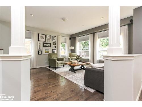 20 Lynden Street, Collingwood, ON - Indoor Photo Showing Living Room