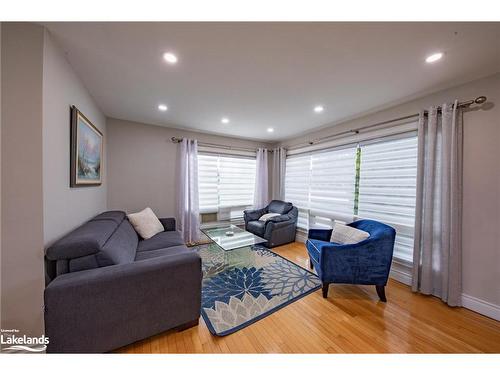 137 First Avenue, Tay Twp, ON - Indoor Photo Showing Living Room