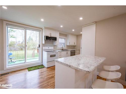 137 First Avenue, Tay Twp, ON - Indoor Photo Showing Kitchen