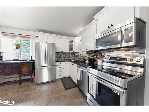 2 Dunlop Drive, Coldwater, ON - Indoor Photo Showing Kitchen With Stainless Steel Kitchen With Upgraded Kitchen