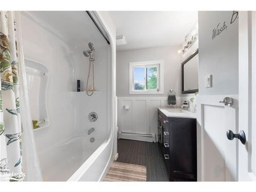 2 Dunlop Drive, Coldwater, ON - Indoor Photo Showing Bathroom