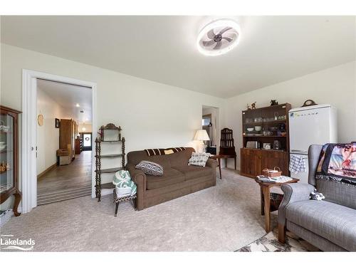 2 Dunlop Drive, Coldwater, ON - Indoor Photo Showing Living Room