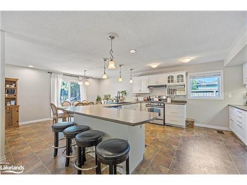 3326 Cleveland Avenue, Cumberland Beach, ON - Indoor Photo Showing Other Room