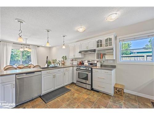 3326 Cleveland Avenue, Cumberland Beach, ON - Indoor Photo Showing Kitchen