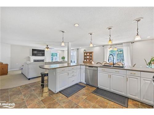 3326 Cleveland Avenue, Cumberland Beach, ON - Indoor Photo Showing Kitchen With Upgraded Kitchen